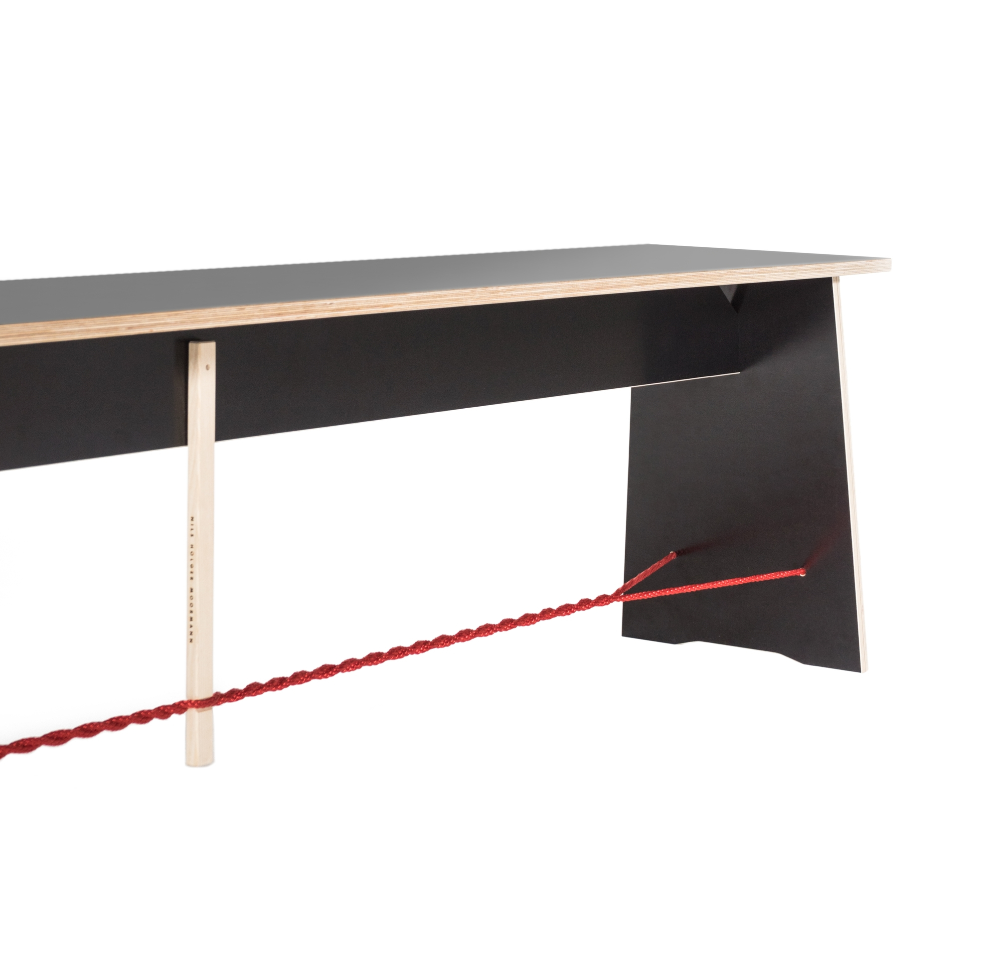 Langer Max Sitzbank 90 cm schwarz Seil rot Nils Holger Moormann