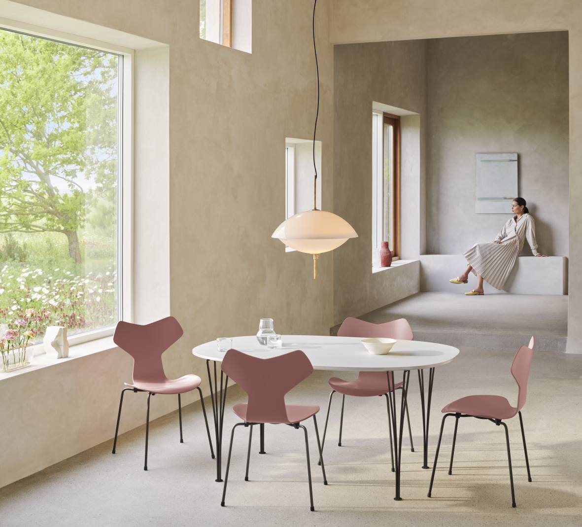 Série de tables Super Elliptique Fritz Hansen
