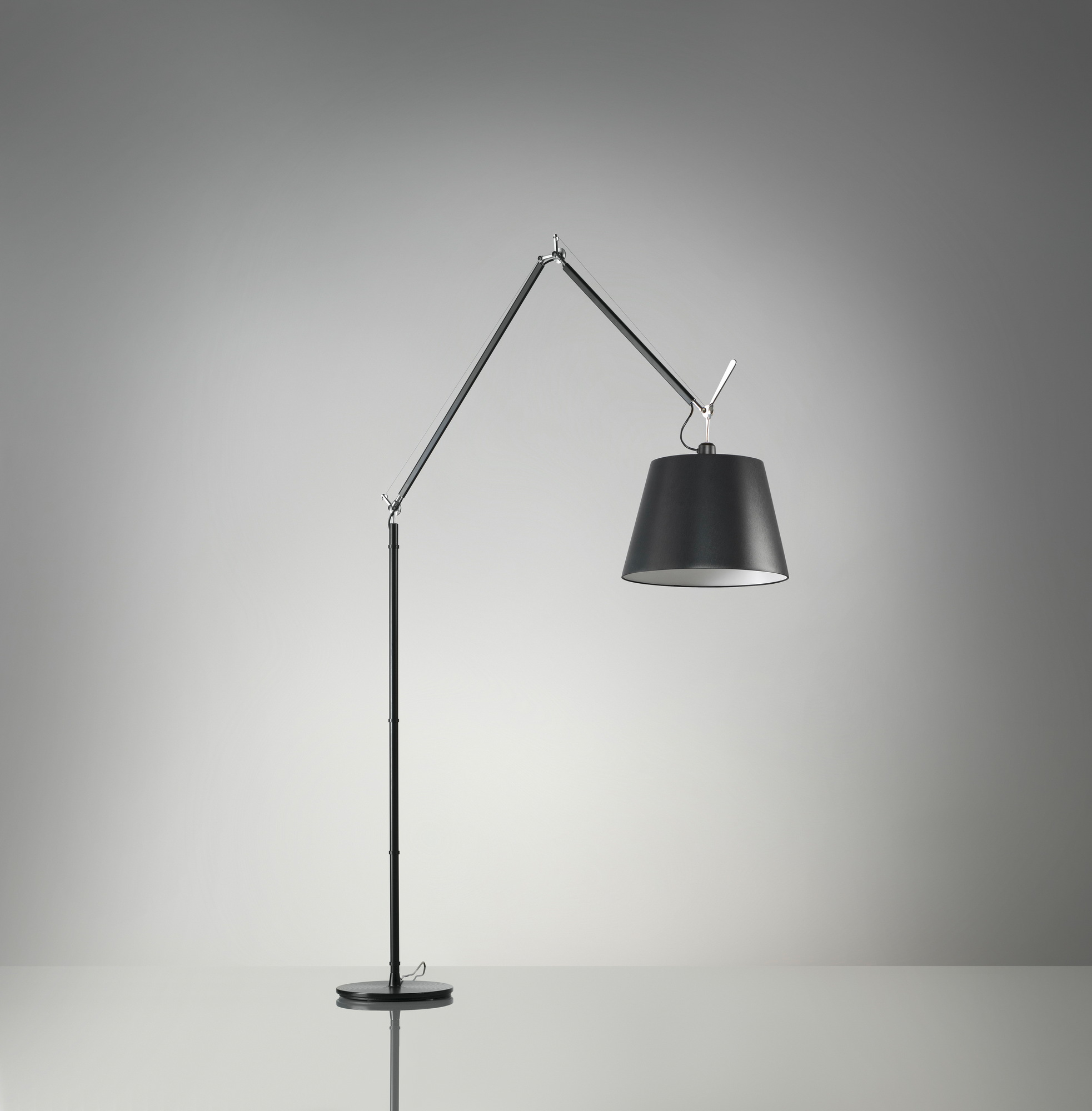 Tolomeo Mega Floor lampadaire base et tige noir Artemide