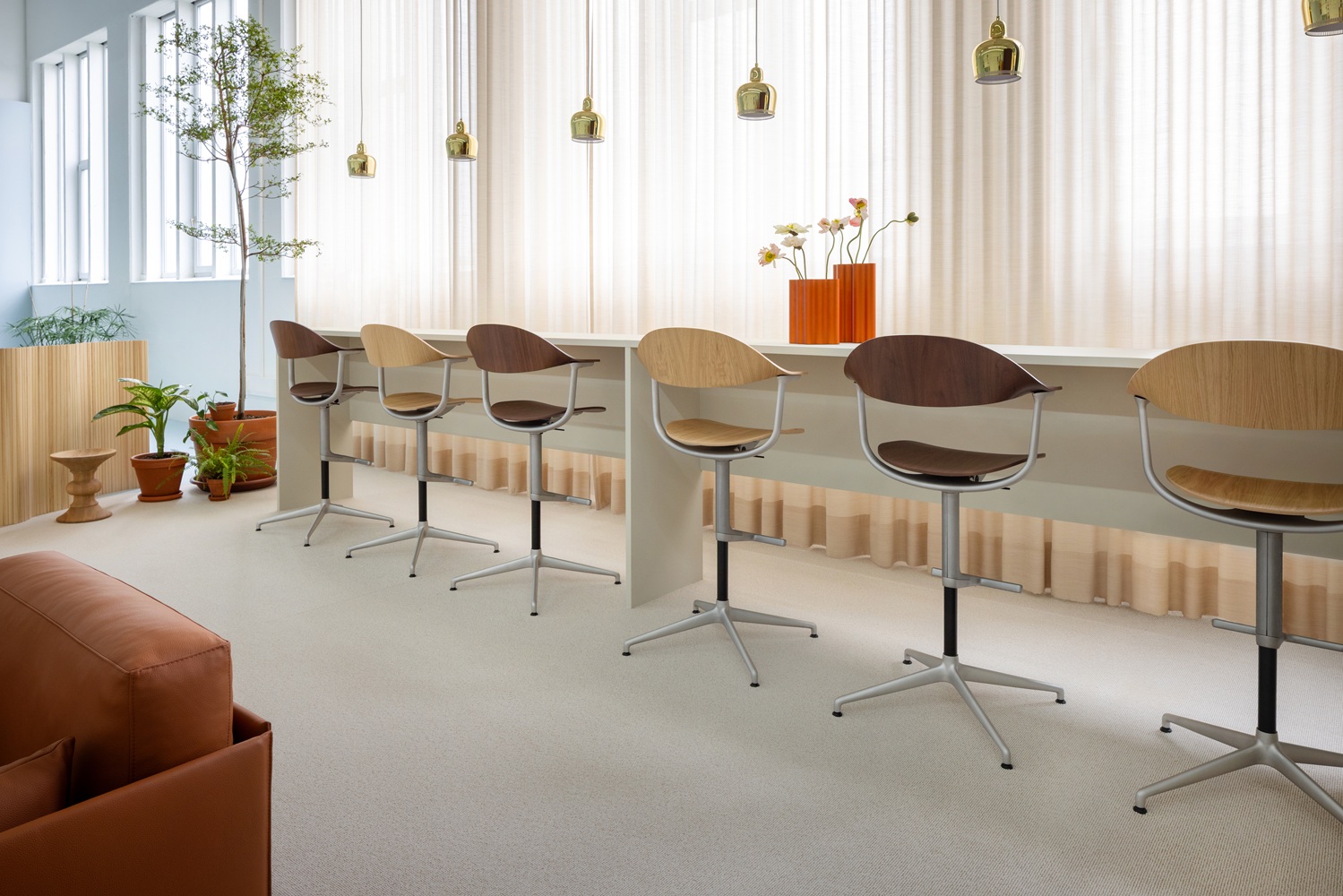 Mynt High Chaise pivotante de bureau assise et dossier en contreplaqué Vitra