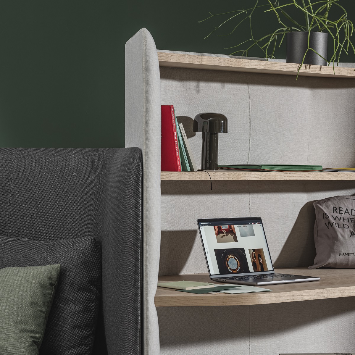 In Out Office BU2250 / BU2251 Fauteuil de salon avec panneau Andreu World