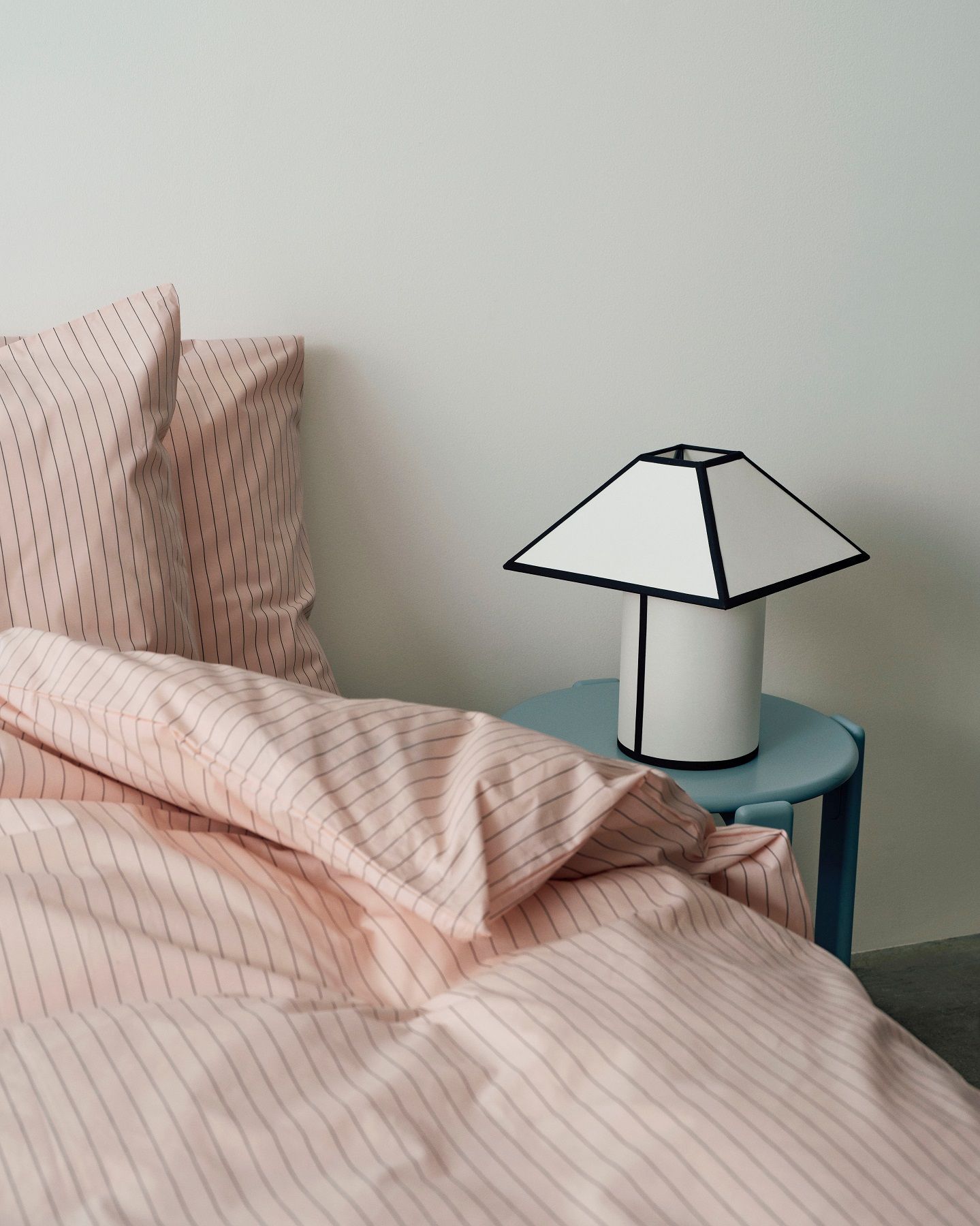 Ava Pyramid Table Lamp Lampe de table Hay