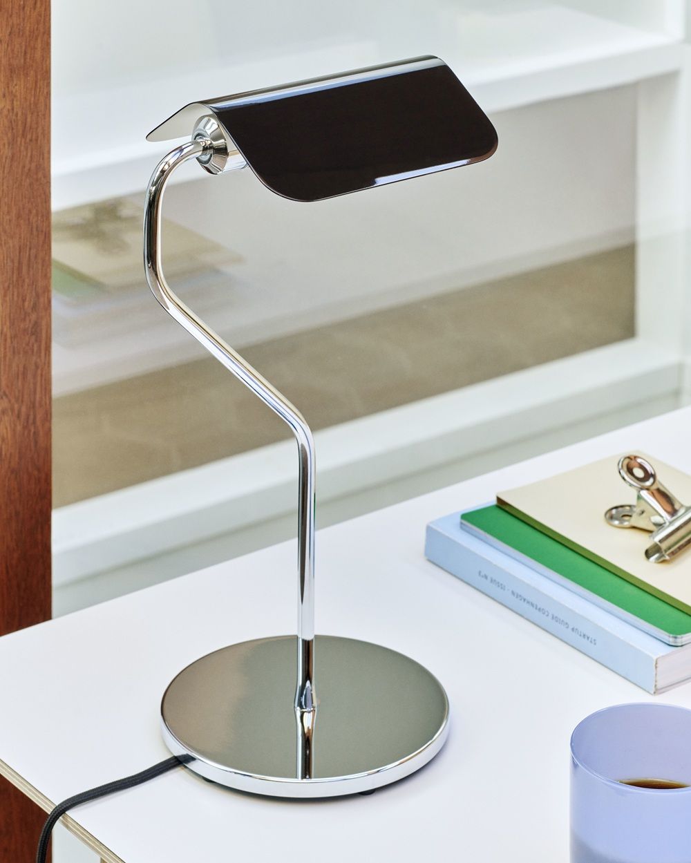 Apex Table Lamp Oyster Lampe de table Hay
