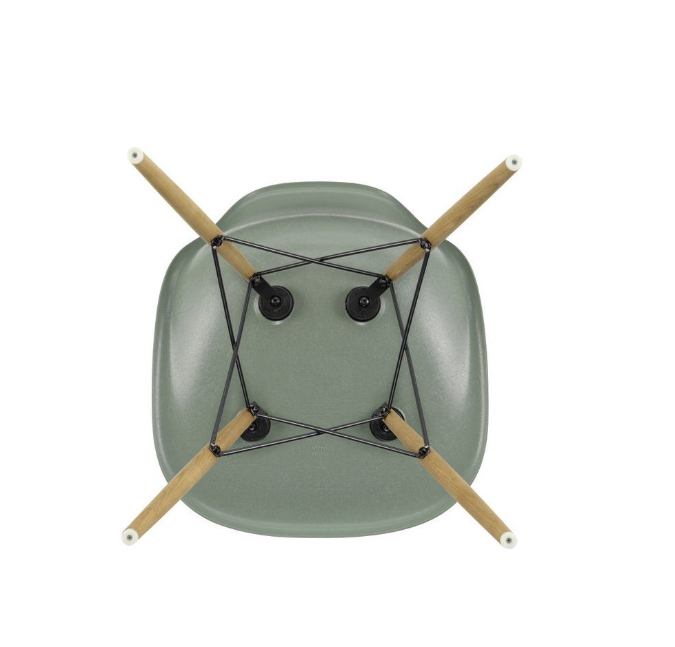 Eames Fiberglass Chair DSW chaise Vitra