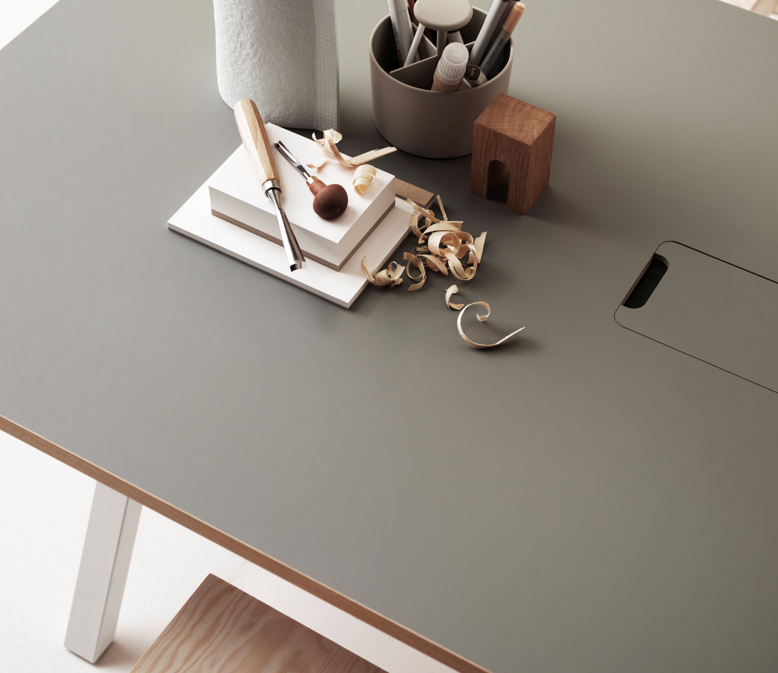 Works Bureau réglable en hauteur L140cm String Furniture