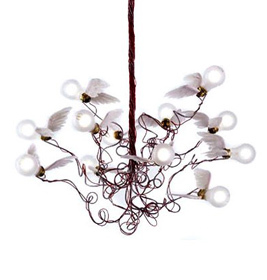 Birdie LED lustre 220-240 V rouge Ingo Maurer Roter Birdie LED Kronleuchter von Ingo Maurer: Design Lampe mit geflügelten Glühbirnen für Wohnzimmer.