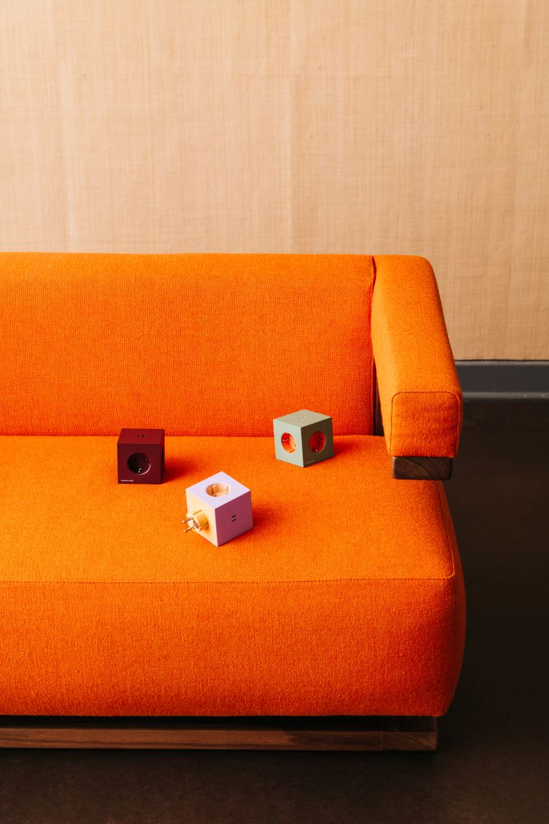 Square 2 - Avolt x Bauhaus Archives Cube de prise édition limitée Gecko Bloom dfp Design