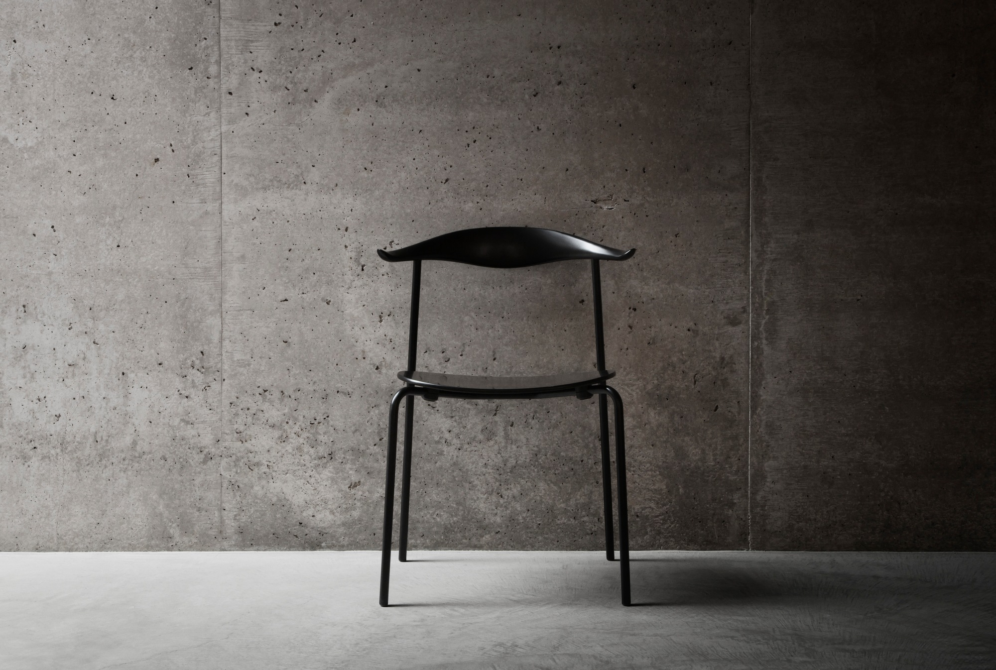 CH88T Chaise cadre acier noir Carl Hansen &amp; Søn hêtre savonné