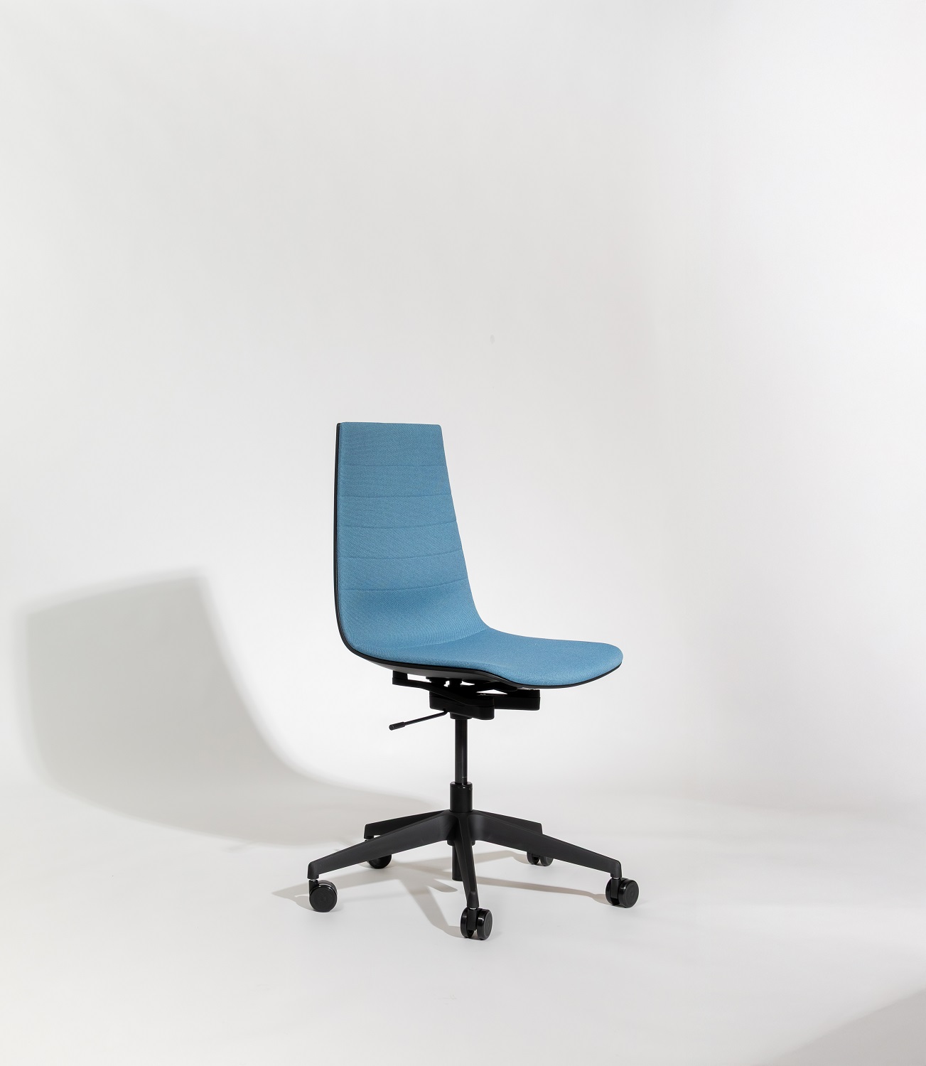 Linu Task Conference chaise de conférence avec colonne Aeris Linu Task Conference chaise de conférence avec colonne Aeris