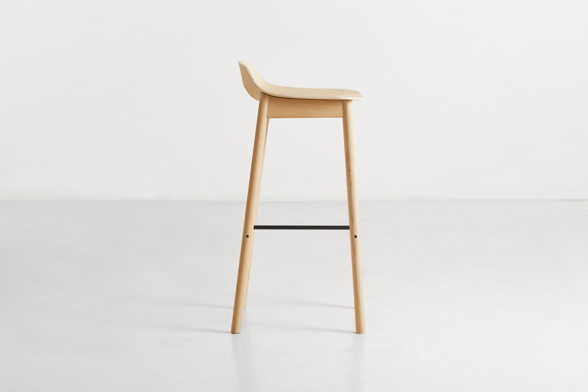 Mono Tabouret de Bar Chêne pigmenté blanc Woud OFFRE SPECIALE