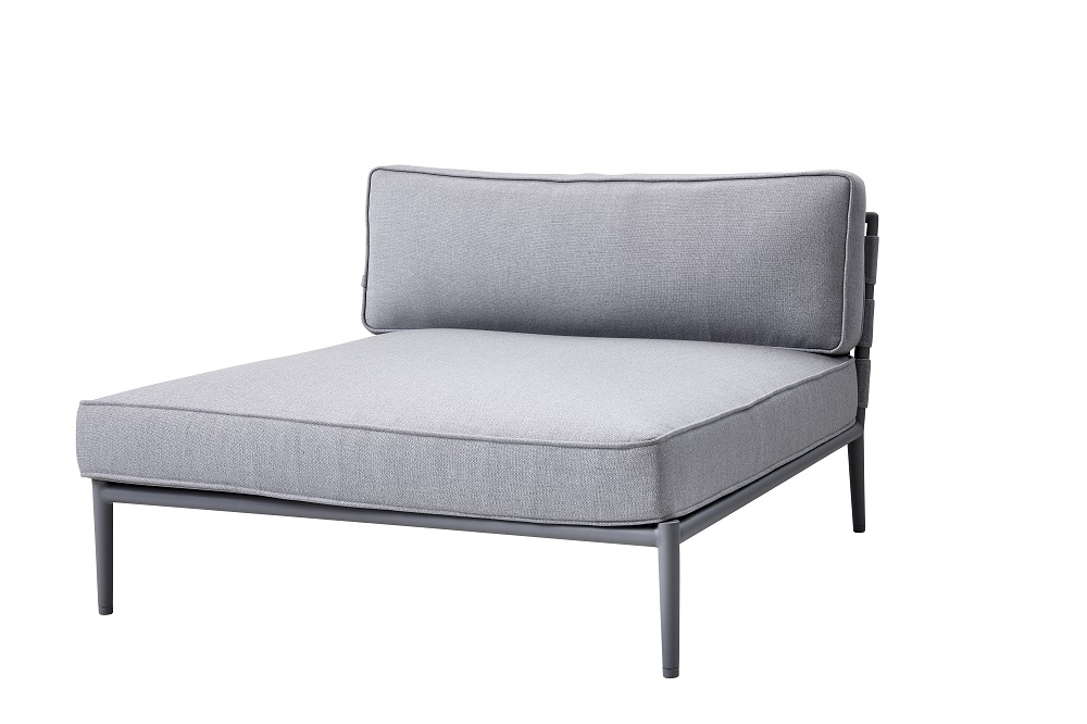 Cane-Line Conic Daybed Modul, hellgraues Outdoor Schlafsofa mit Rückenlehne und minimalistischem Design.