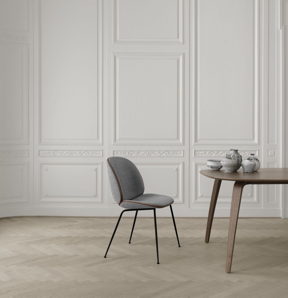 GUBI Dining Table Table de salle à manger elliptique en noyer Gubi