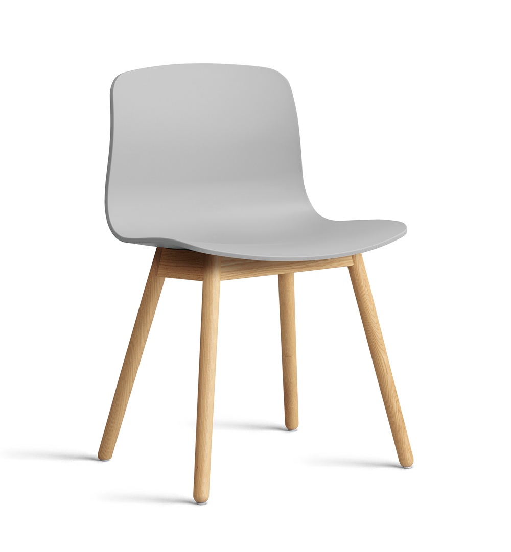 About a Chair AAC12 / AAC 12 Chaise Chêne laqué Gris béton Hay OFFRE SPECIALE