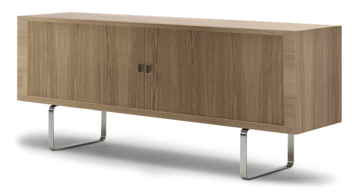 CH825 Credenza Sideboard von Carl Hansen & Søn aus geölter Eiche mit Edelstahlgestell.
