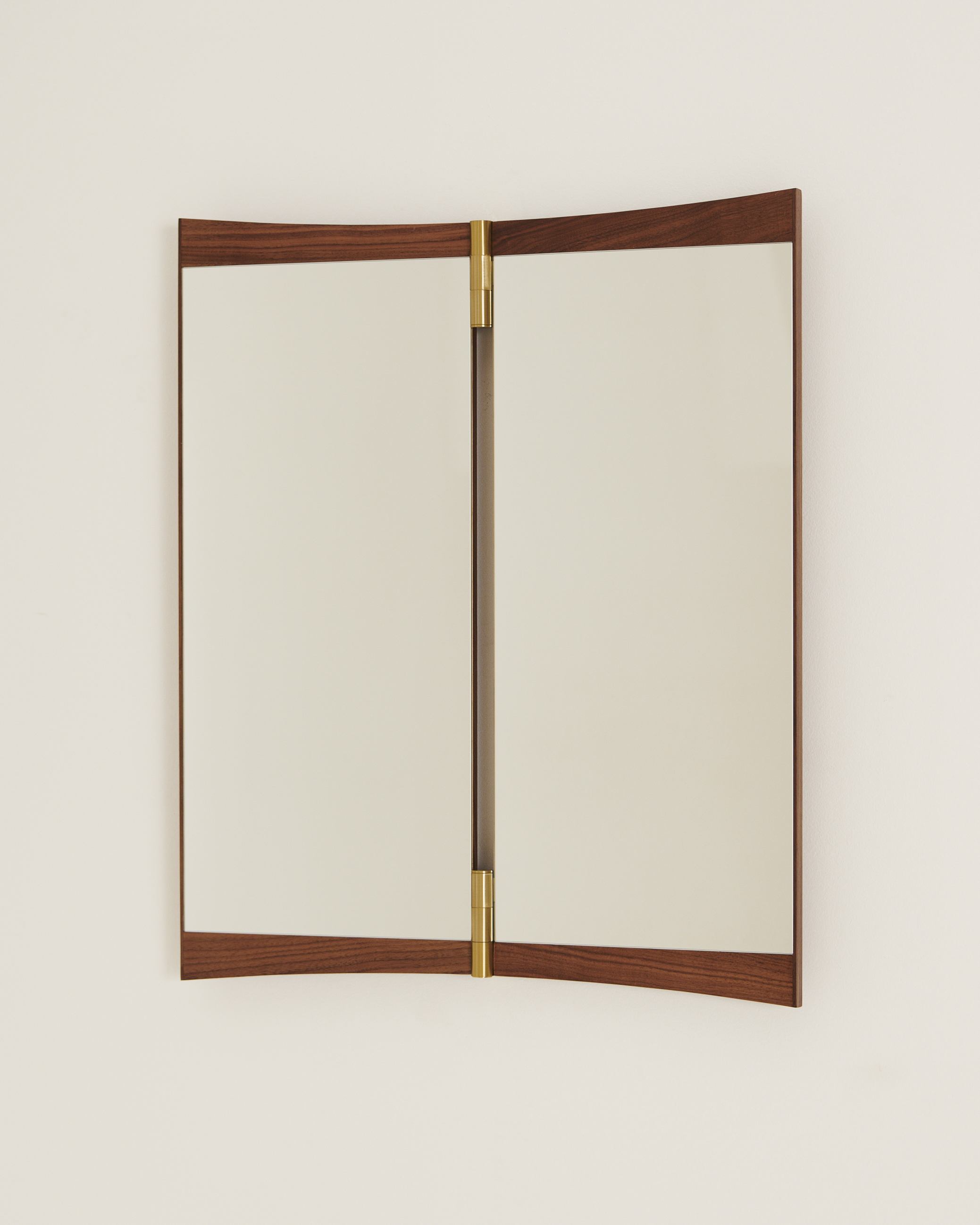 Vanity Wall Mirror 2 miroir mural Gubi 