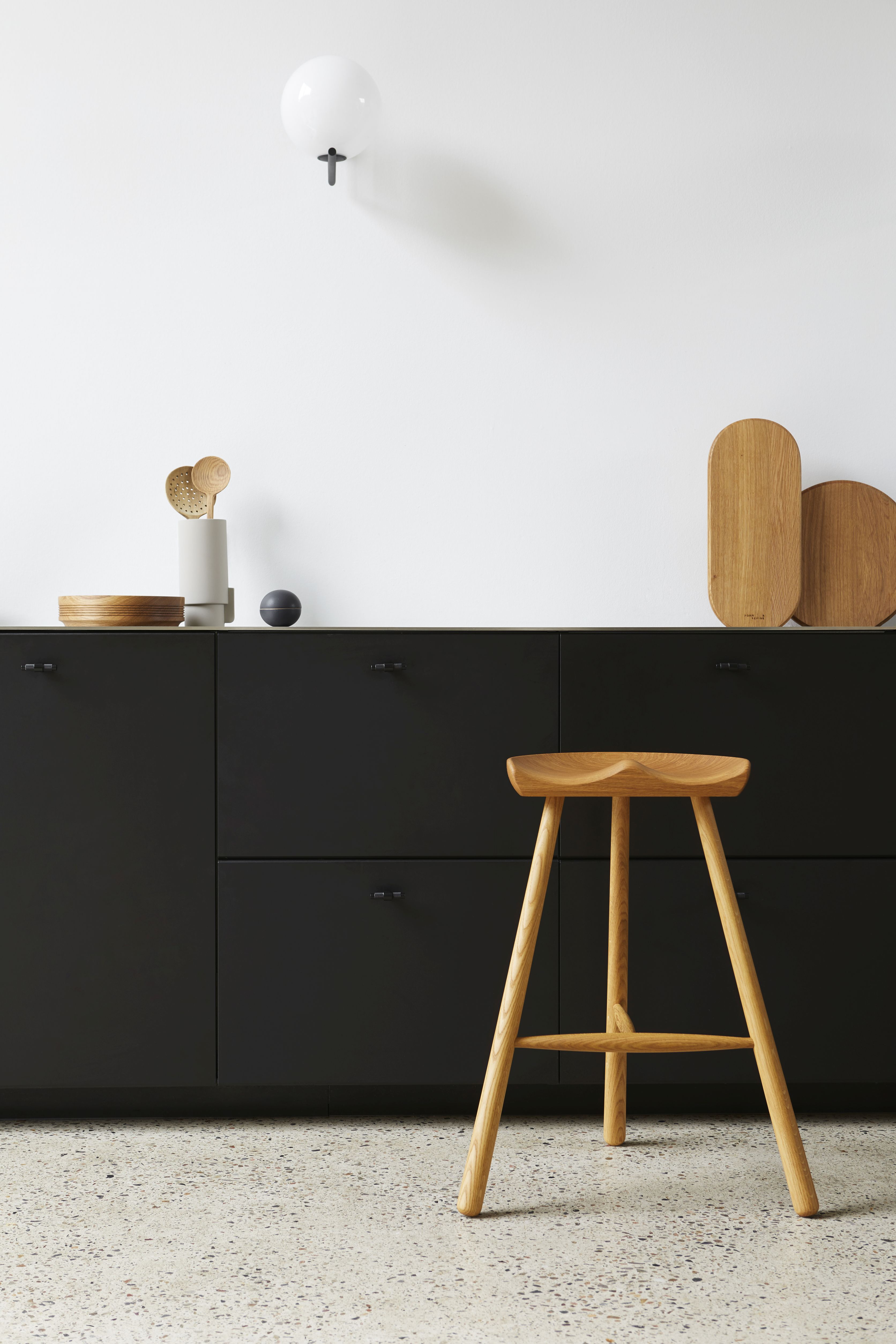Shoemaker Chair™ No. 68 hêtre teinté noir Form & Refine