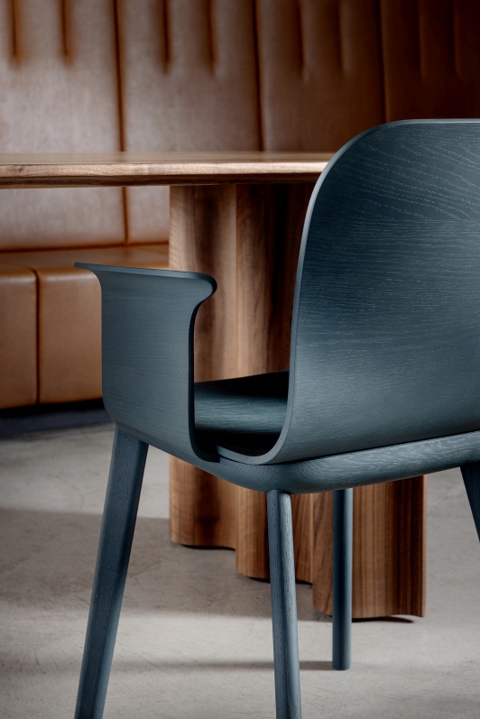 Aeon Comfort Chair chaise à accoudoirs Zeitraum Aeon Comfort Chair chaise à accoudoirs Zeitraum