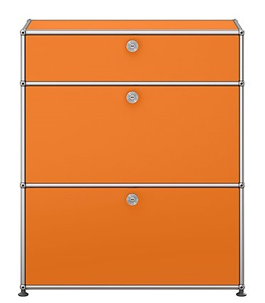 USM Haller Highboard in Reinorange mit zwei Klappen, modernes Designmöbel für stilvolle Wohnraumgestaltung.