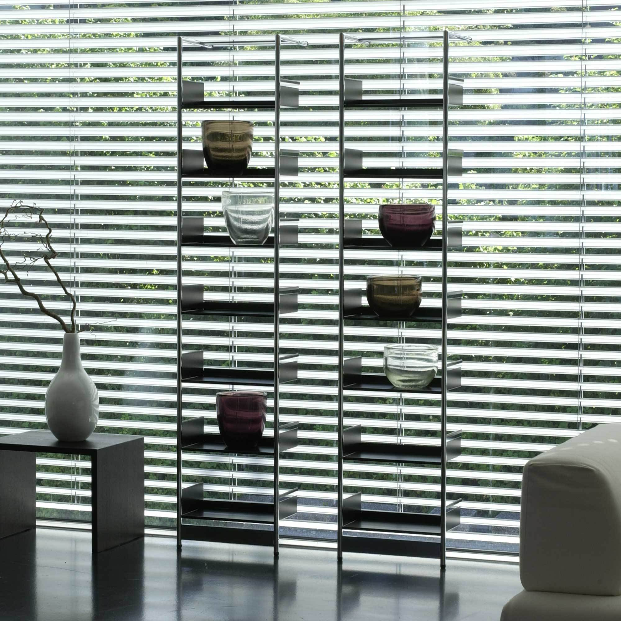 Pool 220 Étagère penchée Mox Structure chrome brillant étagères noir