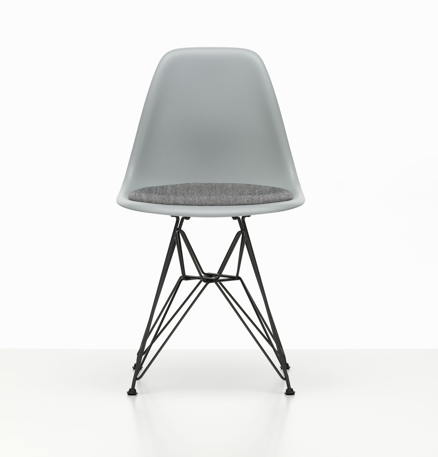Eames Plastic Side Chair DSR chaise avec coussin d'assise Vitra
