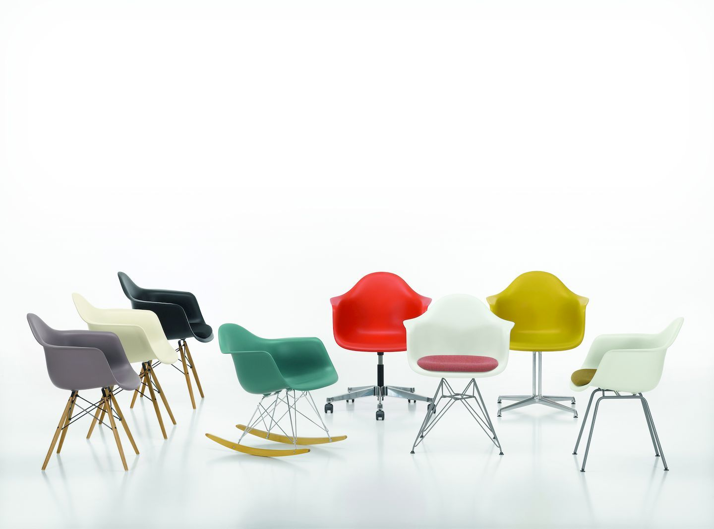 Eames Plastic Arm Chair DAL Chaise Vitra
