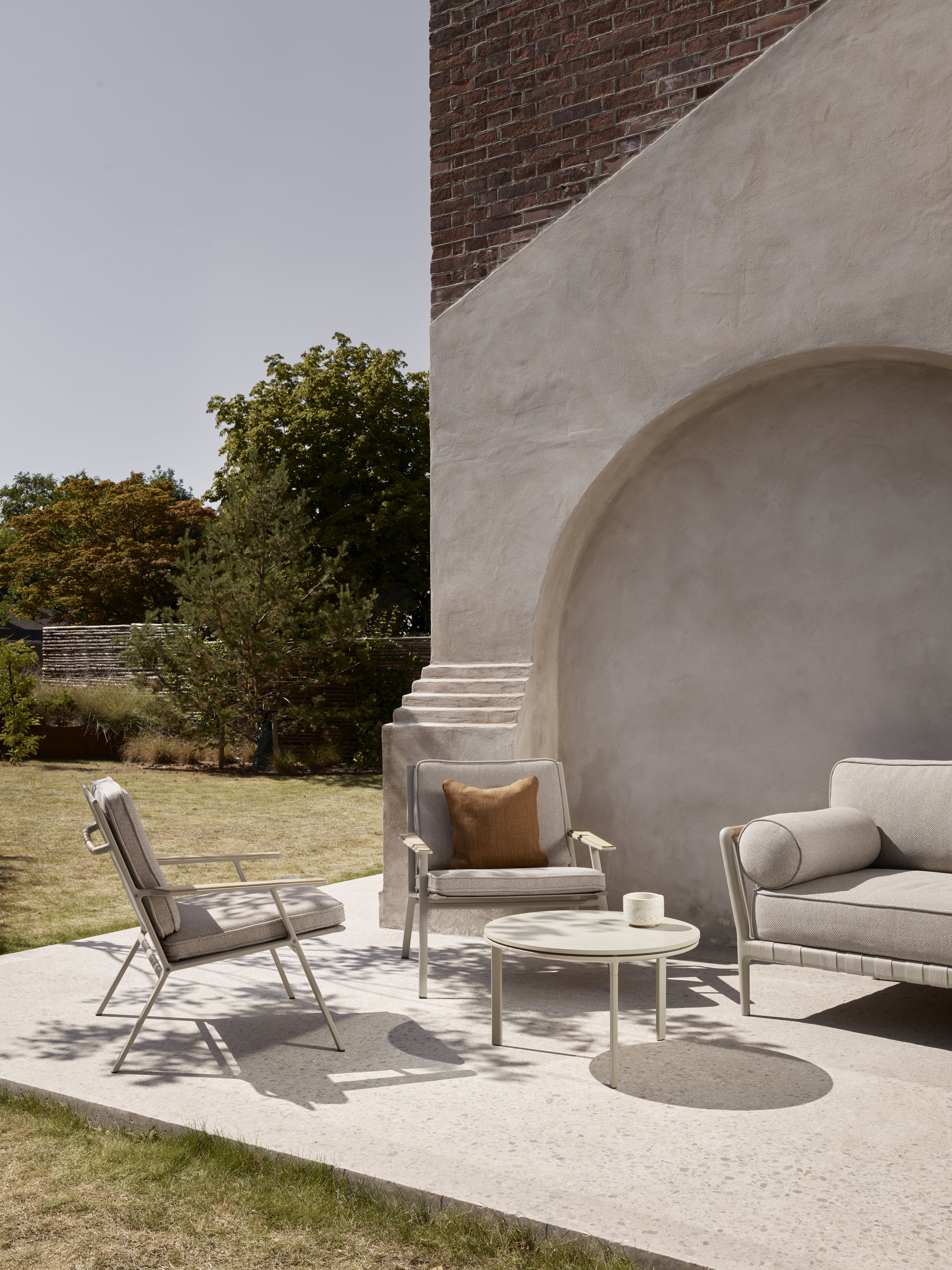 Open-Air Outdoor Coffee Table Ø60 Vipp