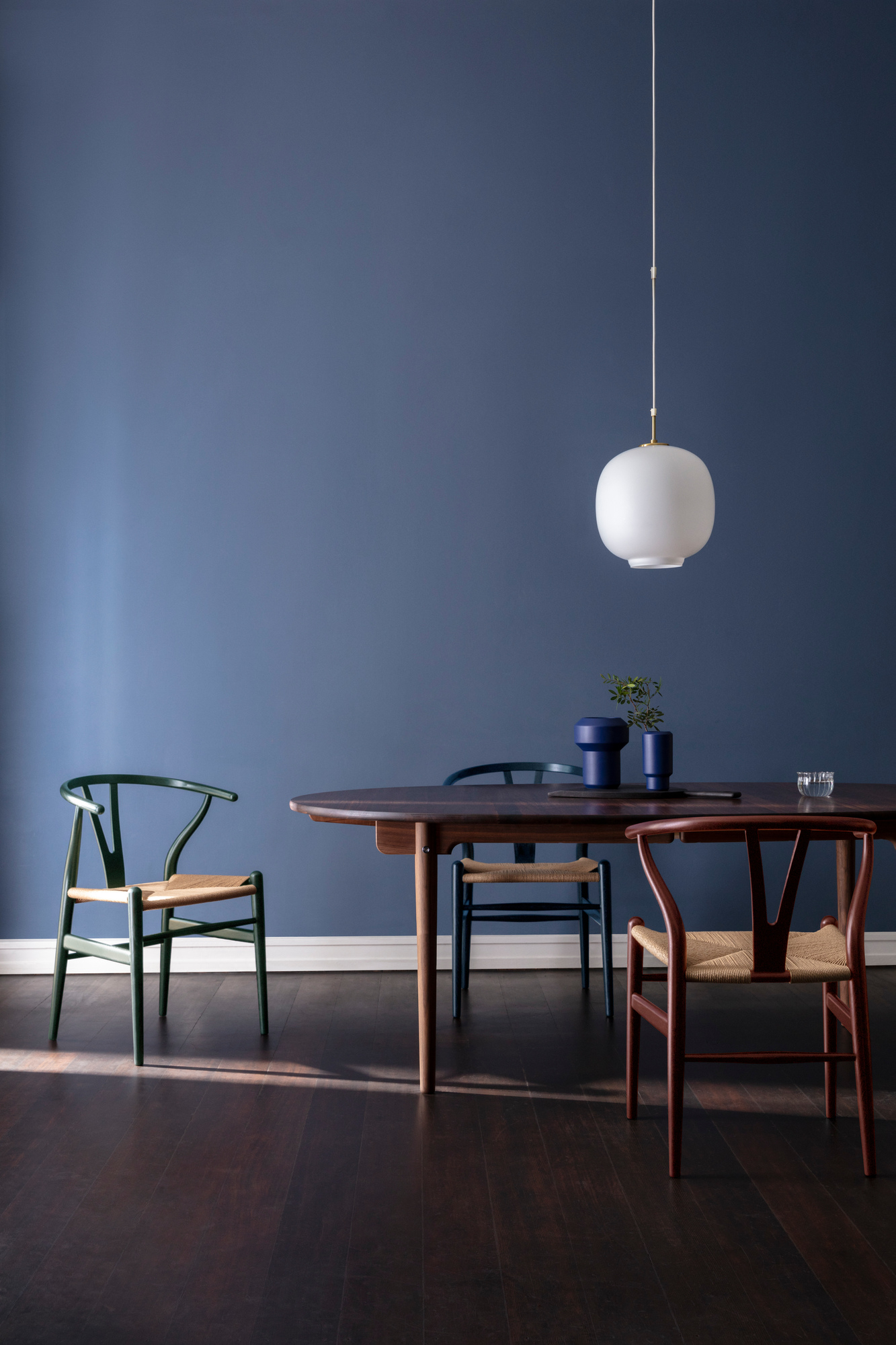 CH24 Wishbone Chair Russet & Blues or Harmony Chaise Carl Hansen & Søn