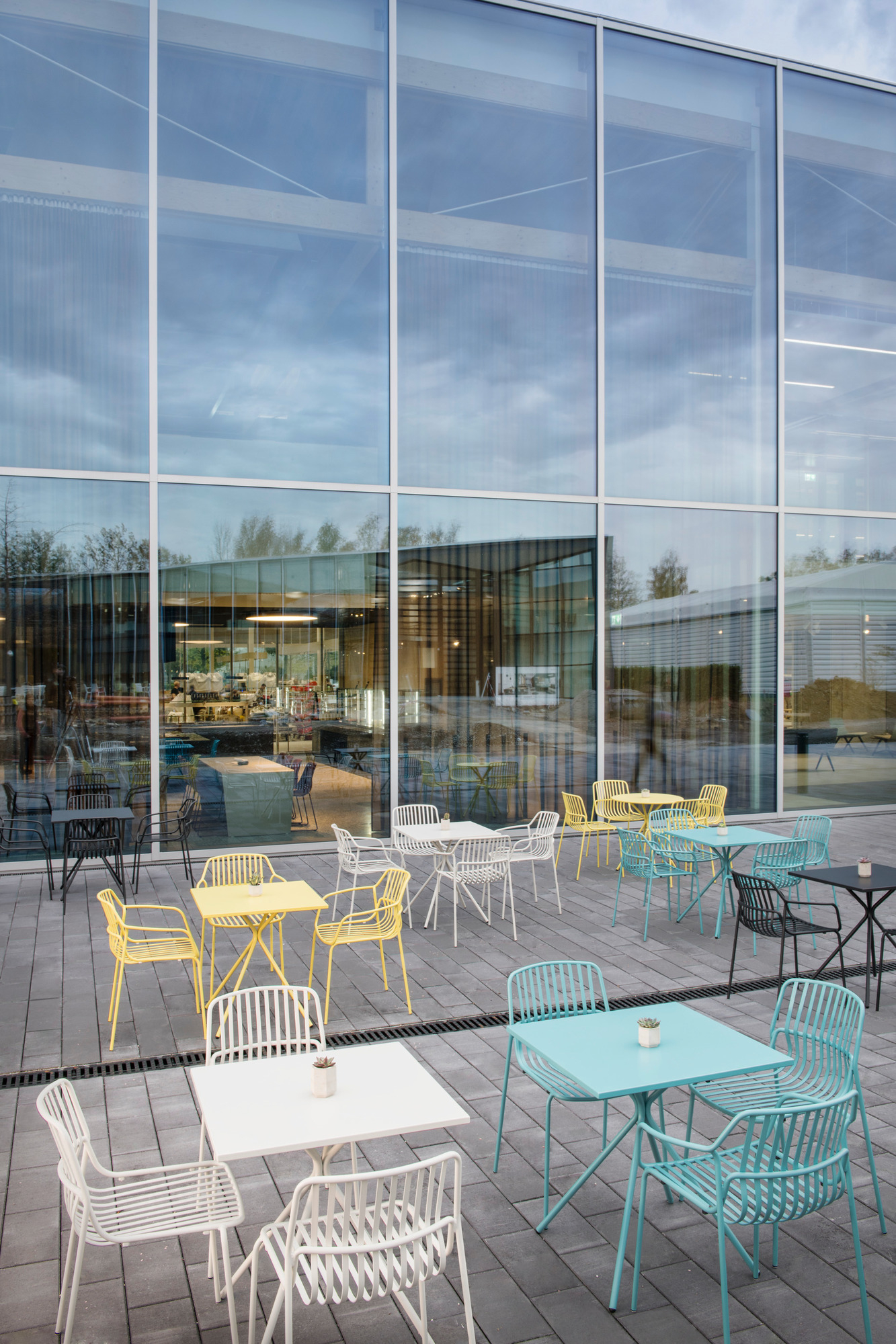 Crona Steel Table de Bistro Carré Outdoor Brunner
