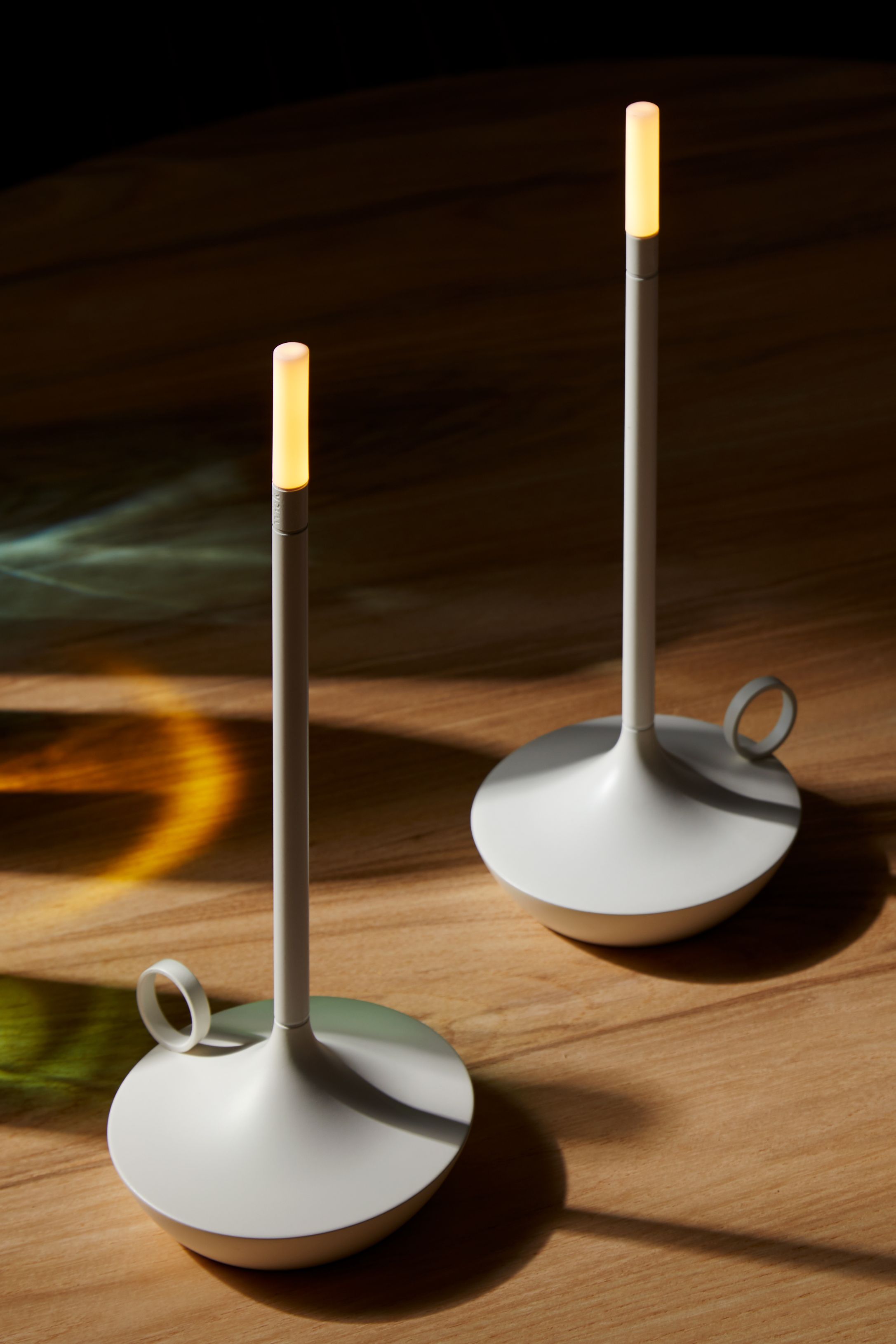 Wick Portable Lampe de batterie / Lampe de table avec USB blanc Graypants