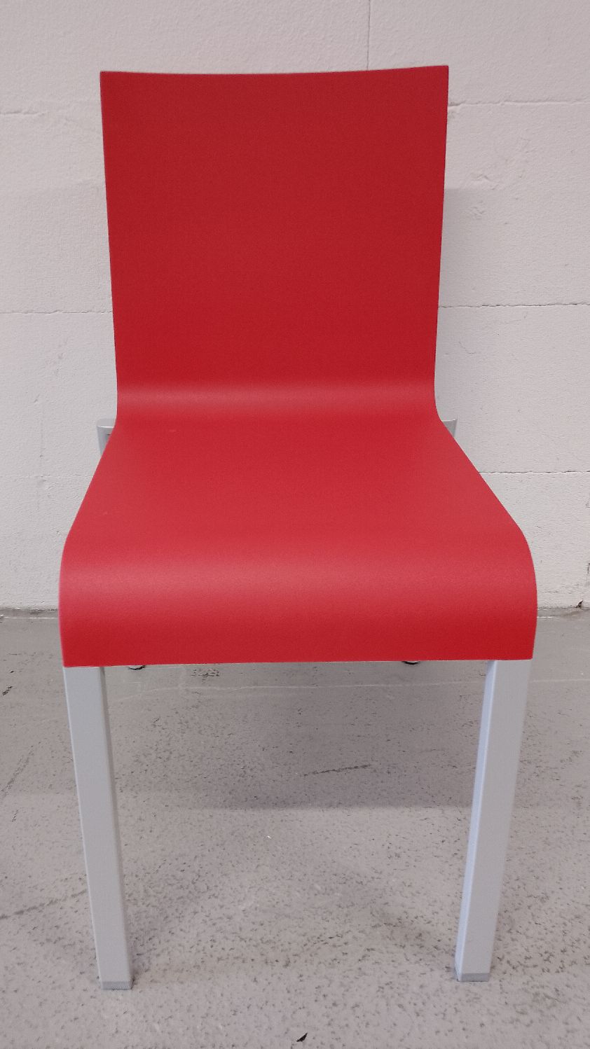 .03 Chaise Vitra PIÈCE D'EXPOSITION / MOBILIER D'OCCASION