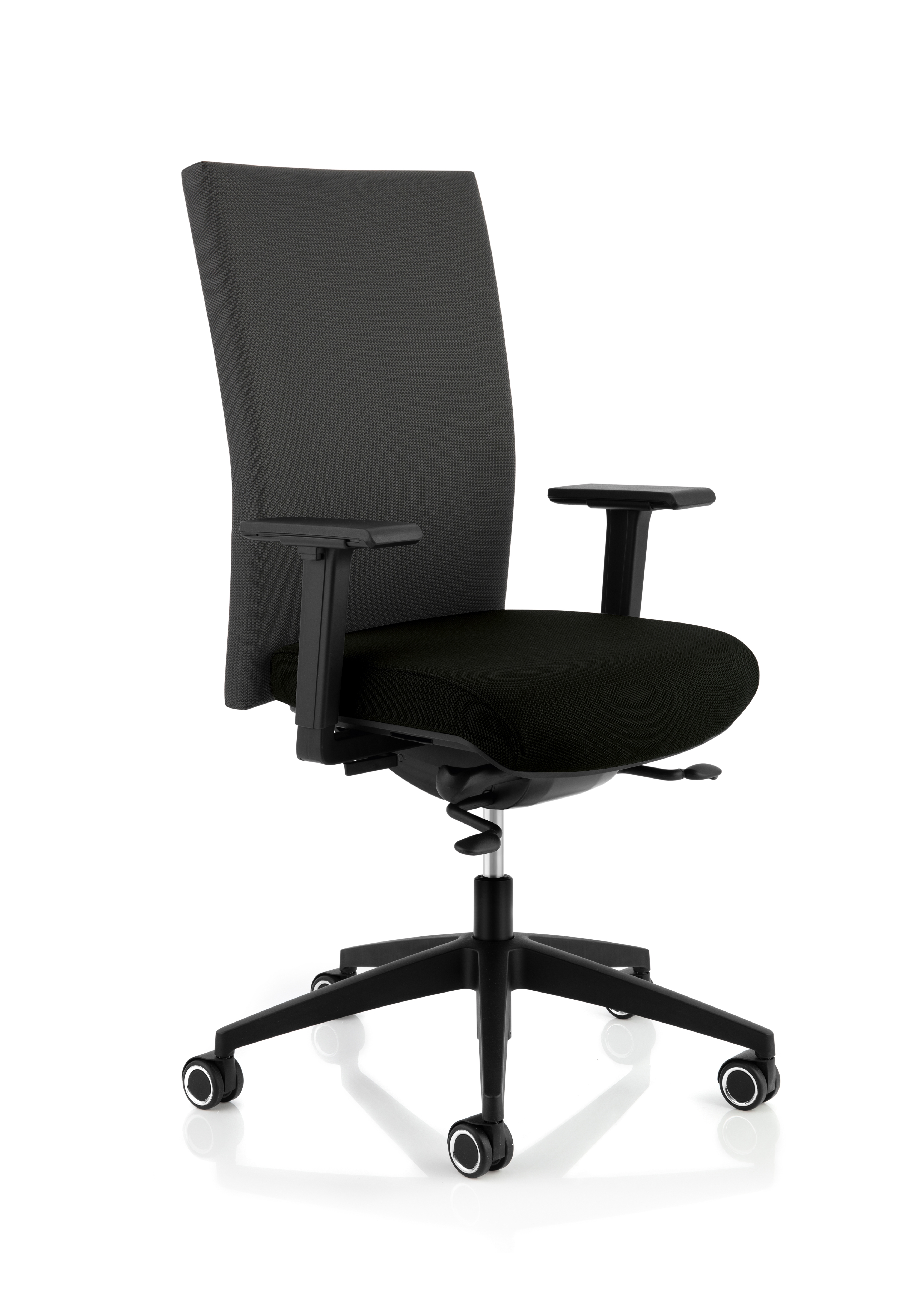 Schwarzer Selleo Edge Bürodrehstuhl von Köhl mit hoher Rückenlehne und Armlehnen, ergonomischer Bürostuhl für komfortables Sitzen.