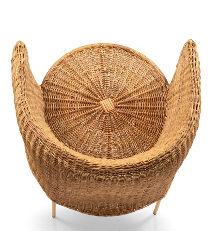 Caribe Natural Dining Chair: Gelber Outdoor-Stuhl aus Rattan mit einzigartigem Design.