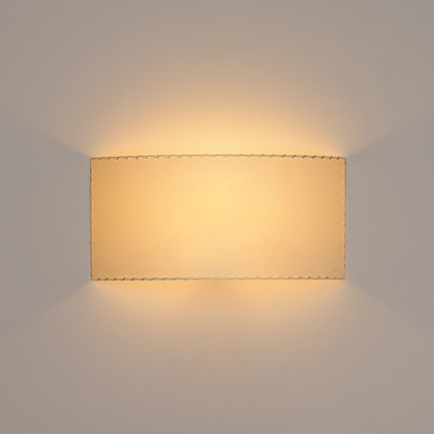 Comodín rectangulaire applique murale Stitched beige parchment Santa & Cole