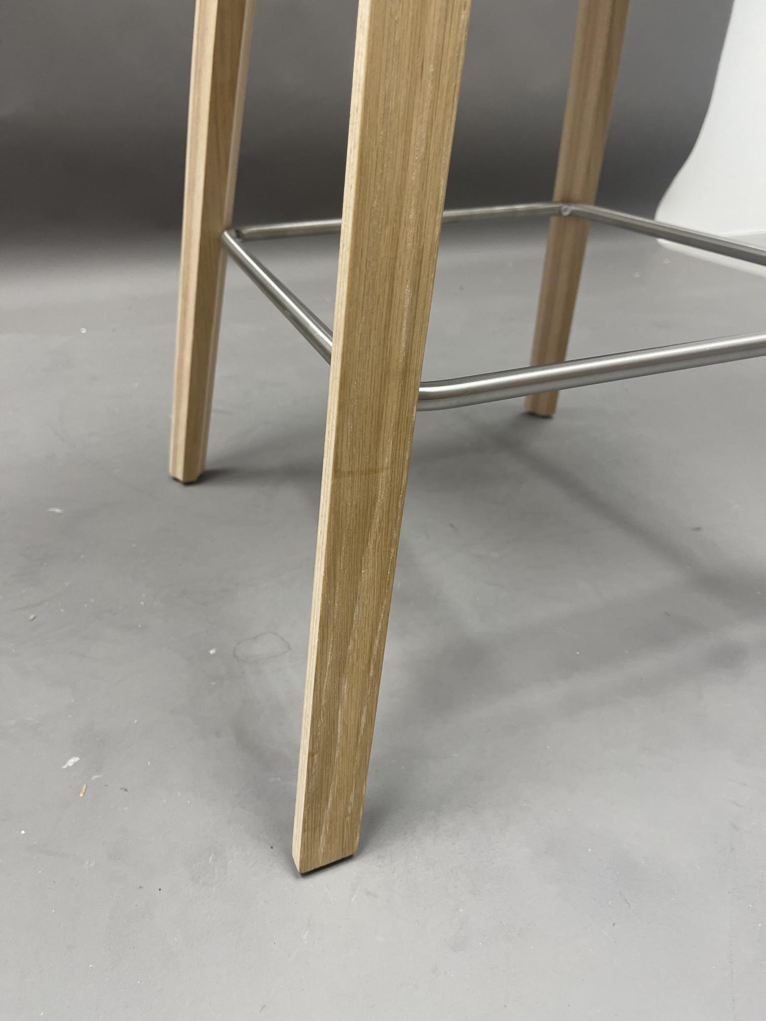 About a Stool AAS32 / AAS 32 Tabouret de bar LOW PASTELL GREEN / CHÊNE SAINT Hay EXEMPLE DE MANIÈRE  