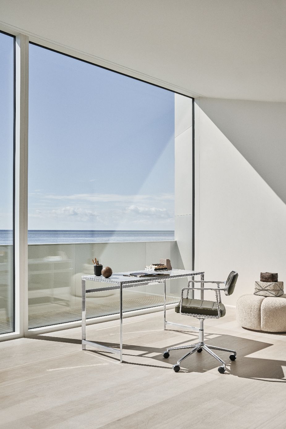 Vipp 453+ / Vipp453+ Swivel Chair Chaise pivotante Vipp