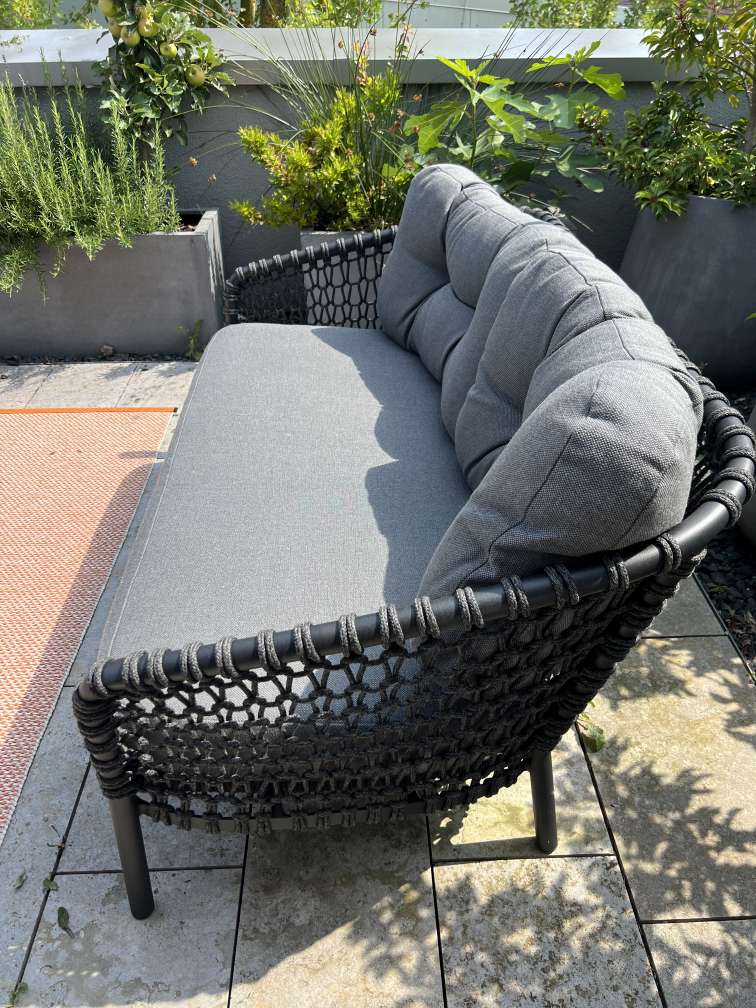 Ocean Large Canapé 2 places avec coussins en gris foncé Outdoor Cane-Line Pièce d'exposition
