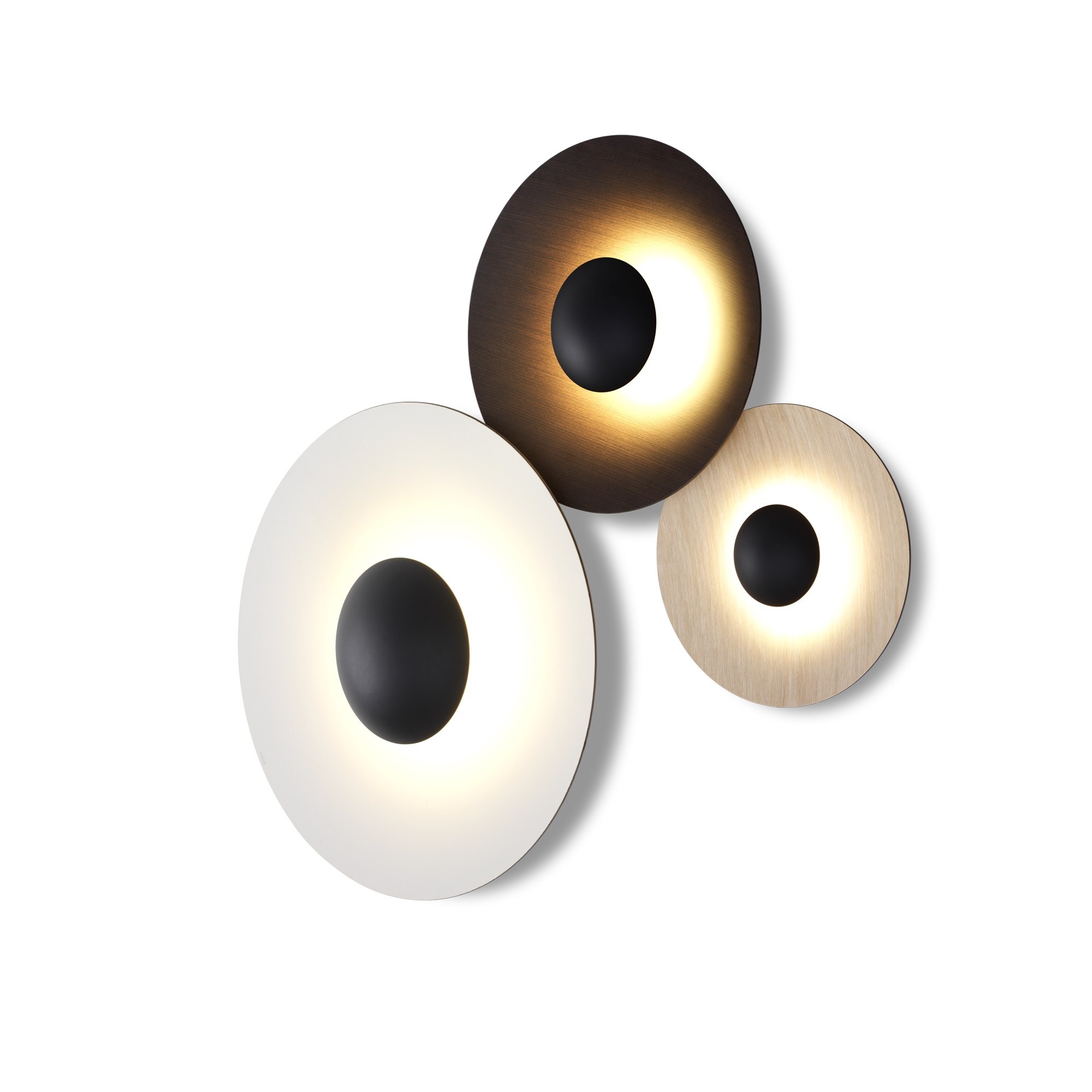 Ginger Wandleuchte/Deckenleuchte von Marset in Wenge, Weiß und Holzoptik. Moderne LED-Leuchte für Wand und Decke.