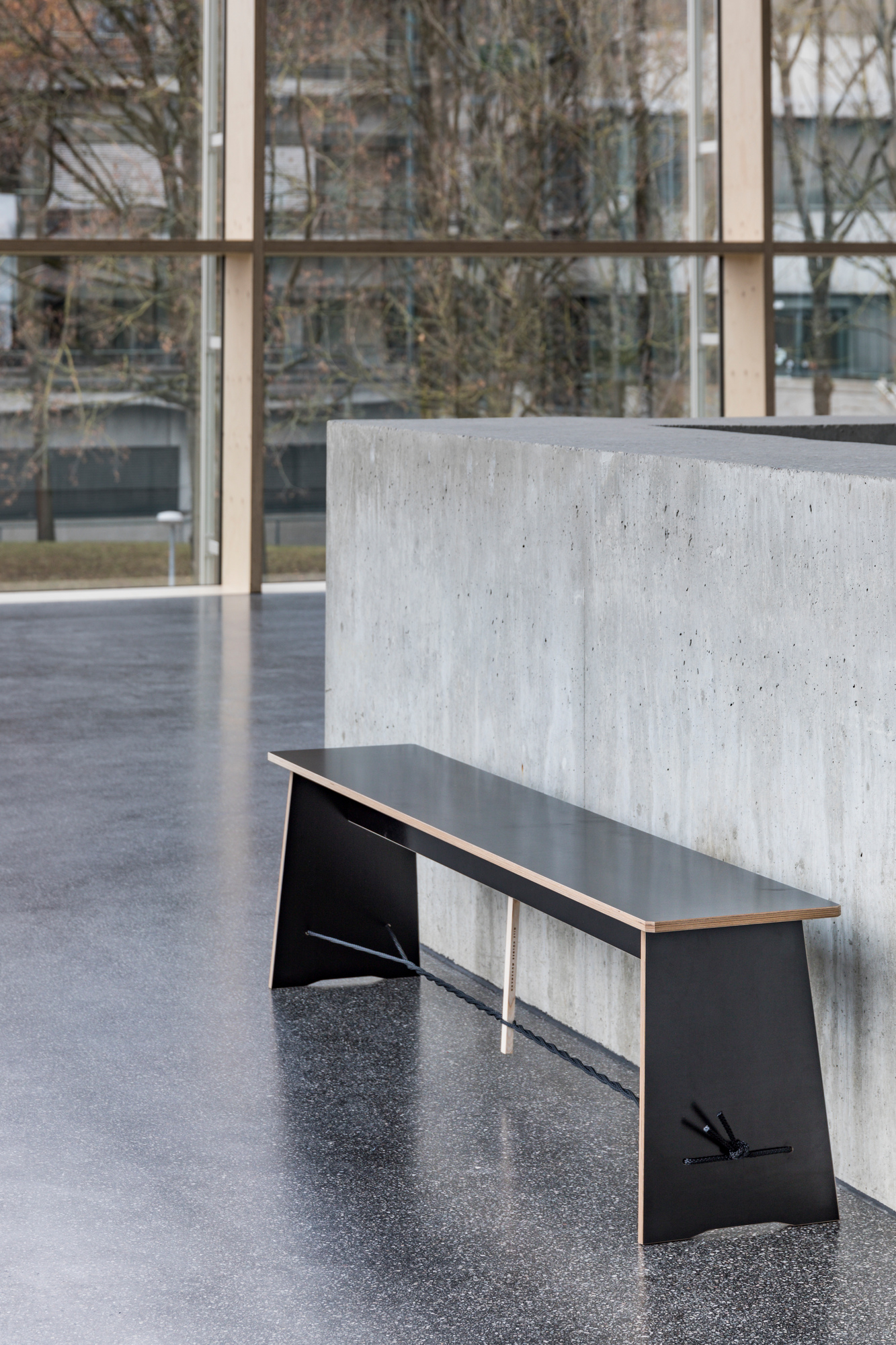 Langer Max banc 140 cm noir corde rouge Nils Holger Moormann