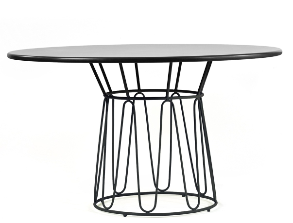 Circo Dining Table Table de salle à manger d'extérieur ames Noir - Noir Schwarzer Circo Esstisch für den Außenbereich mit runder Tischplatte und filigranem Stahlgestell.