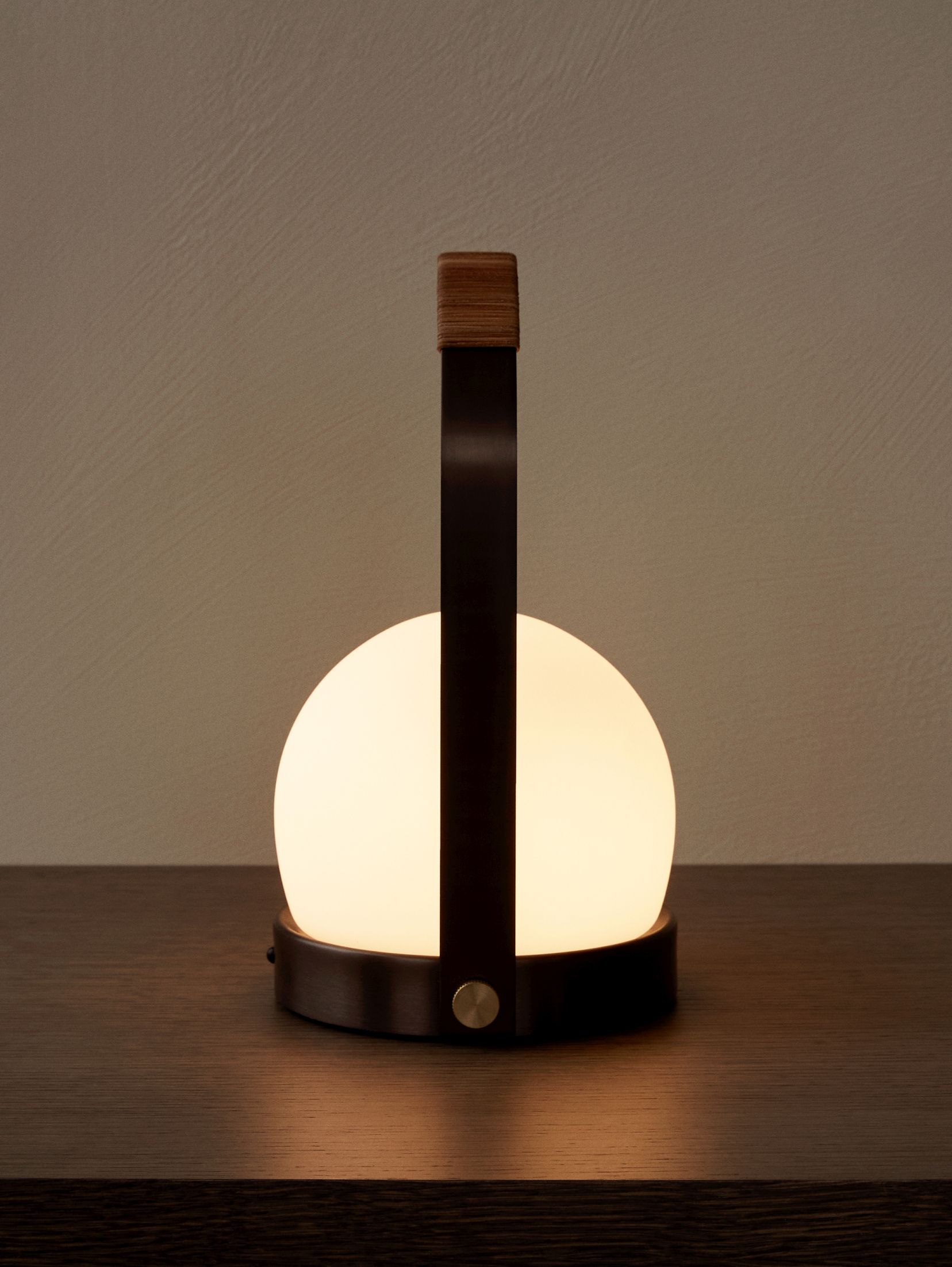 Carrie lampe de table Cuir Lampe à batterie Audo