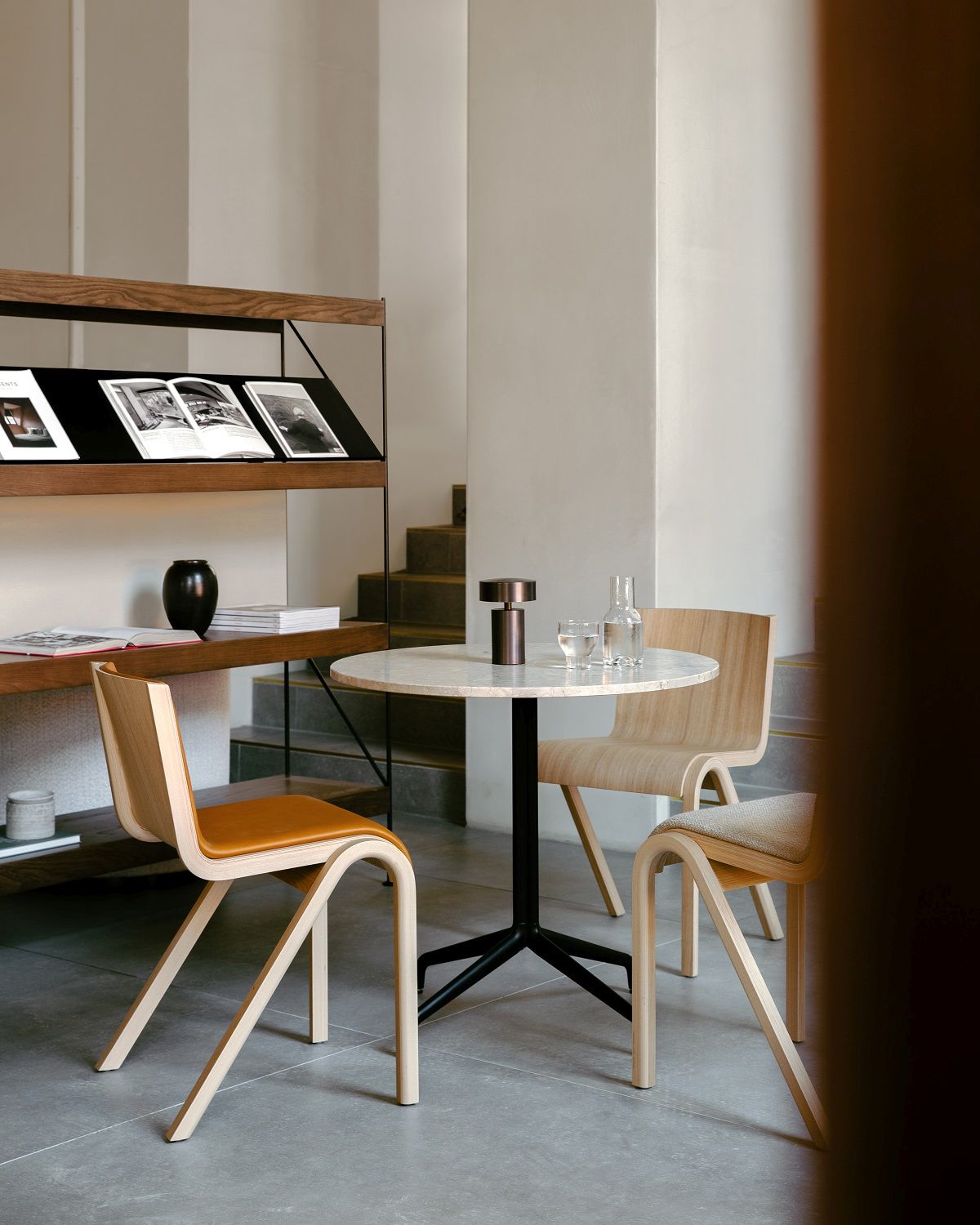 Ready Dining Chair Front Upholstered Chaise Entièrement rembourrée Audo Copenhagen Ready Dining Chair Front Upholstered Chaise Entièrement rembourrée Audo Copenhagen