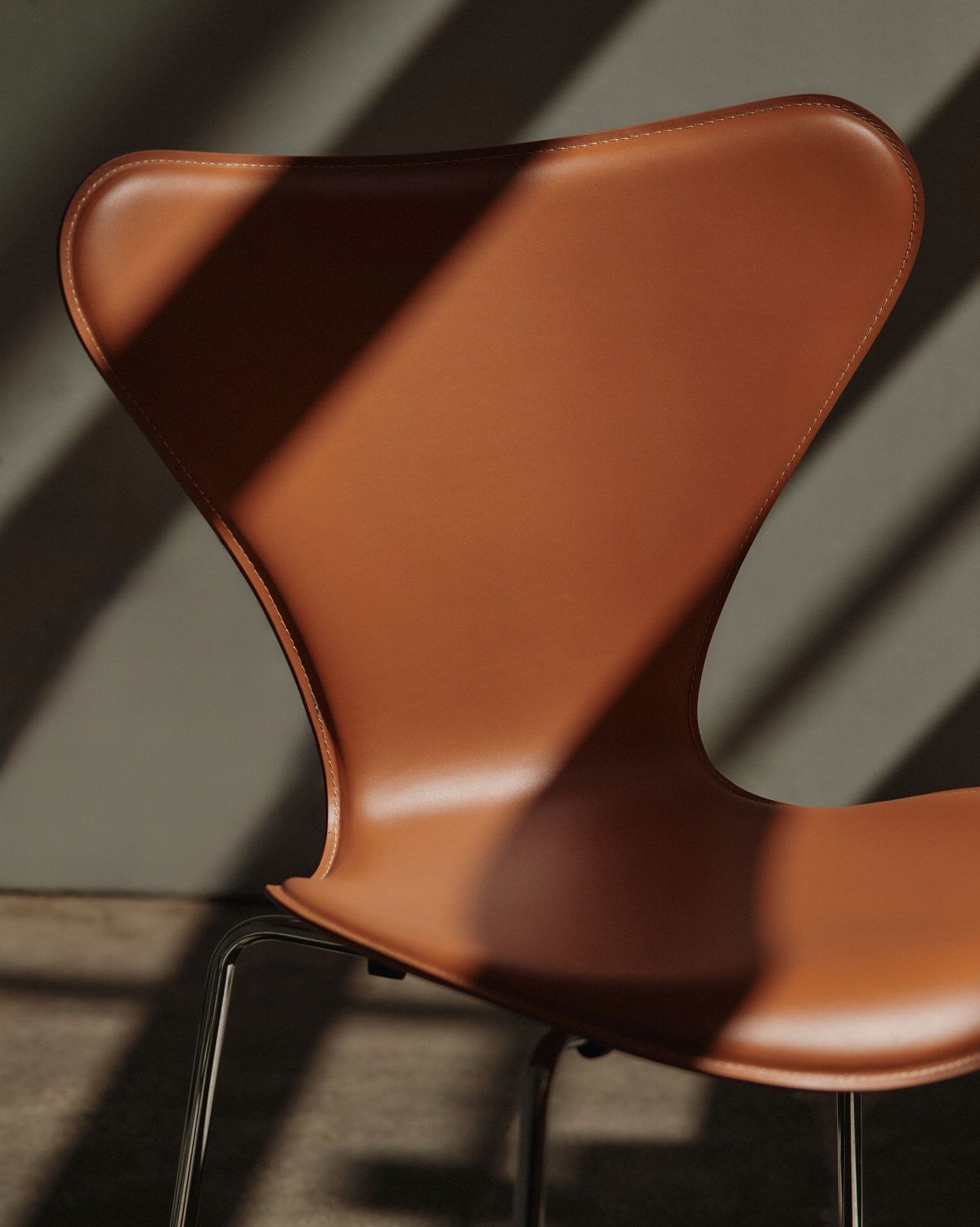 Sept / Série 3107 Tailored Chaise Fritz Hansen