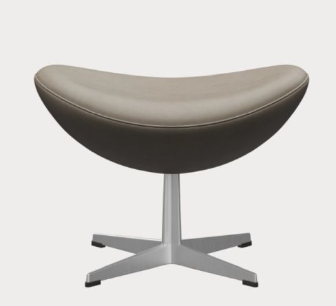 Hellgrauer Leder Hocker passend zum Egg Chair von Fritz Hansen mit silbernem Fußkreuz.