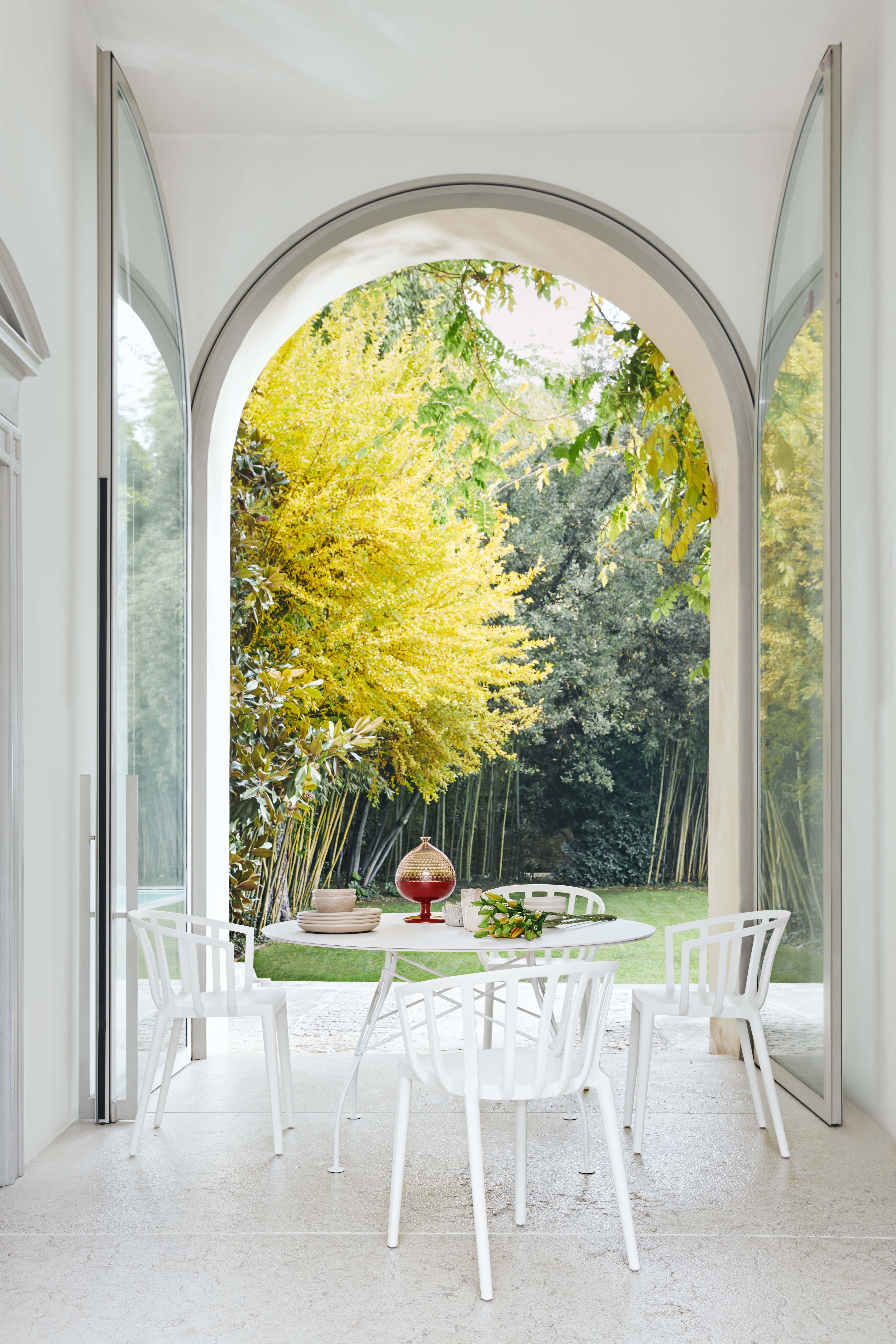 Glossy Table en grès marbré Kartell