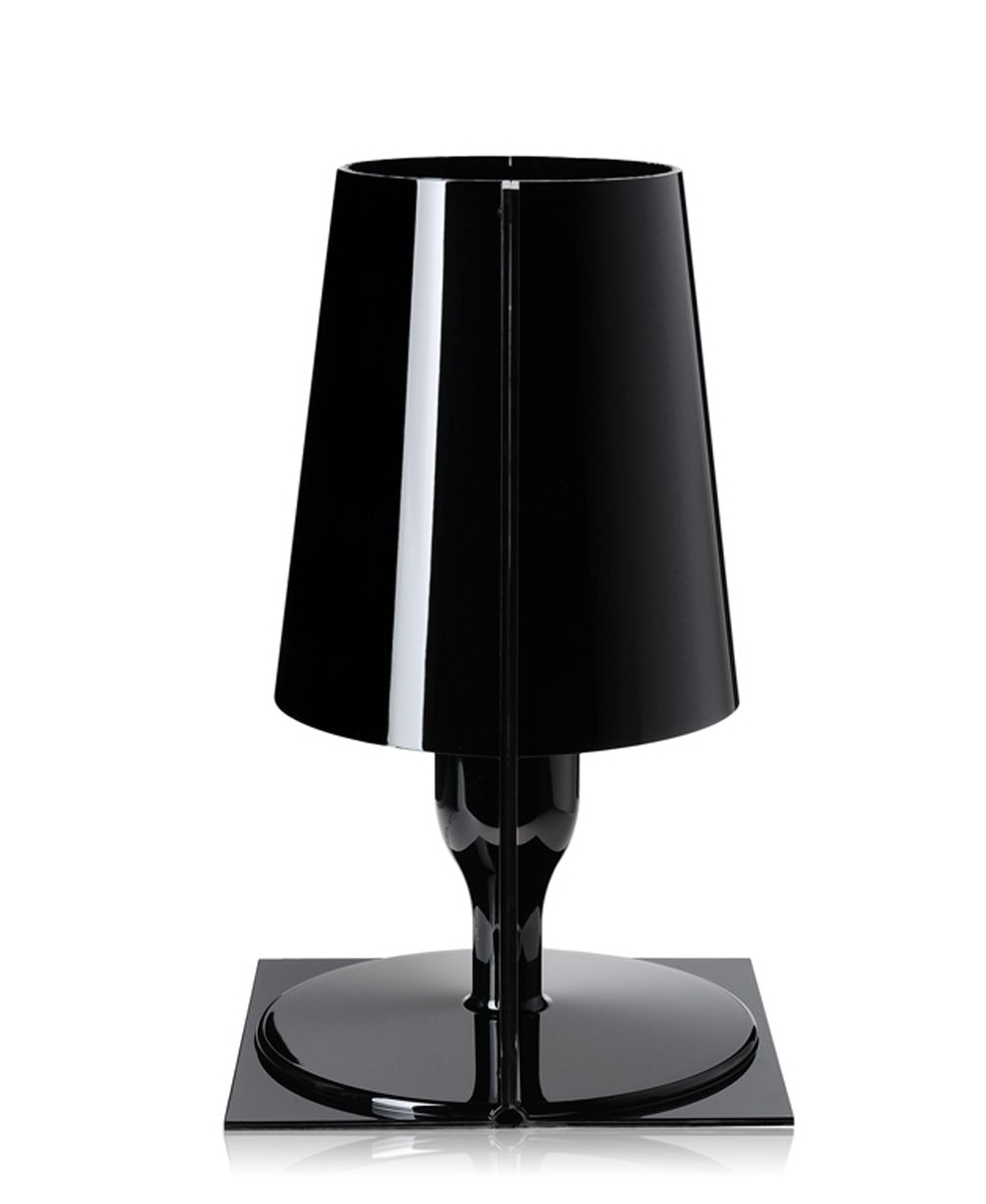Schlichte schwarze Tischleuchte von Kartell mit modernem Design und glänzender Oberfläche. Ideal für stilvolle Innenräume.