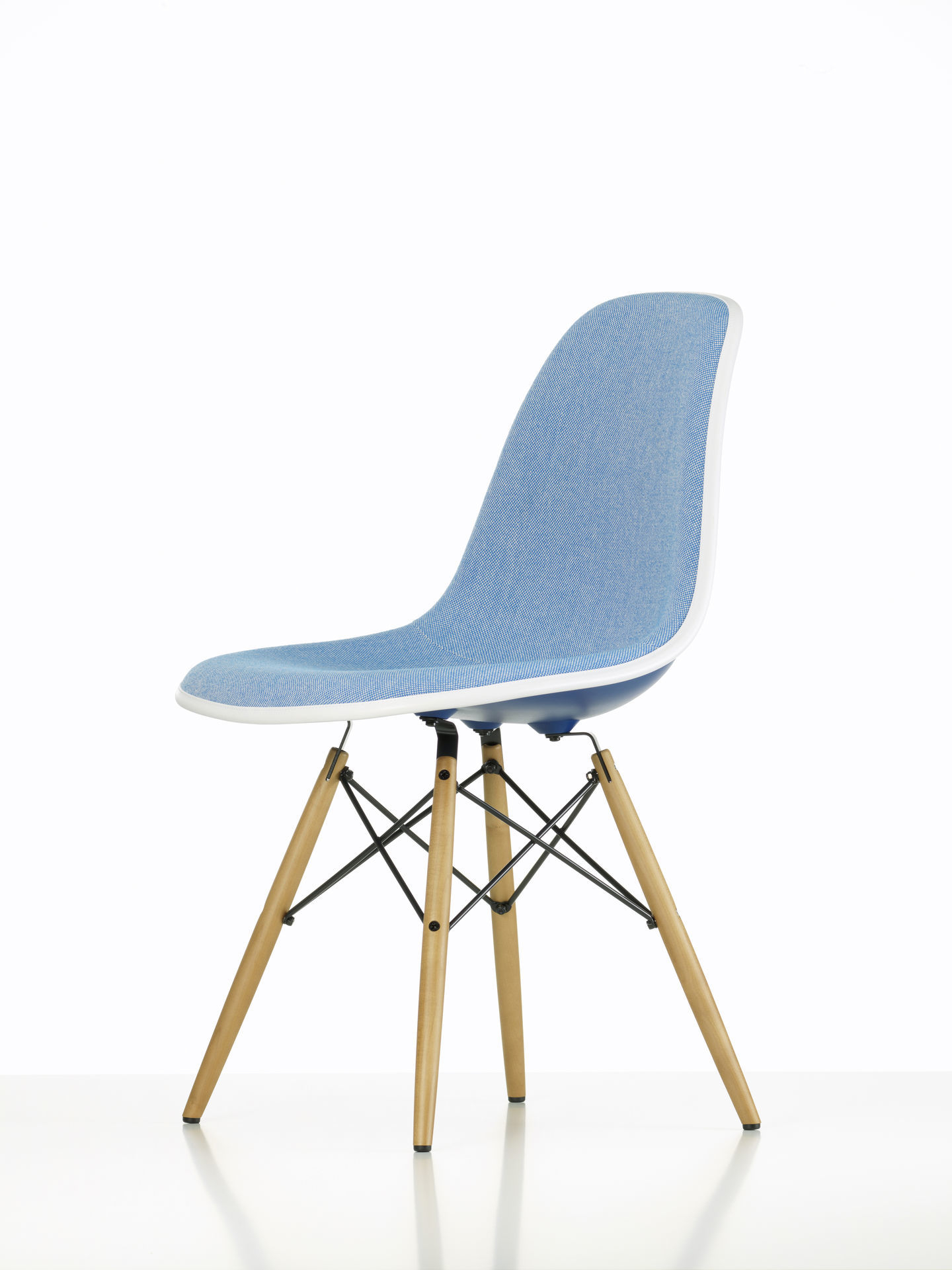 Eames Plastic Side Chair DSW chaise entièrement rembourrée Vitra