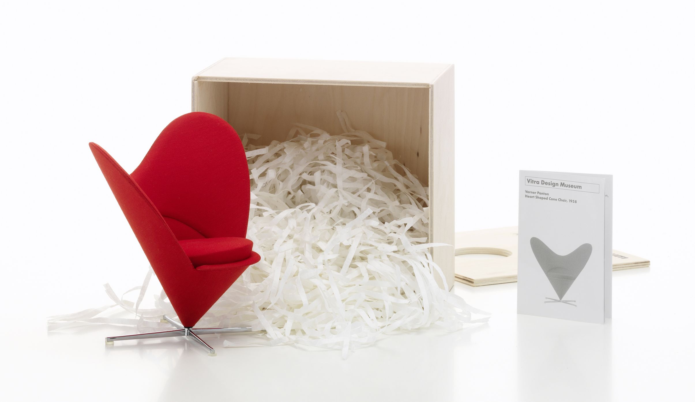 Heart-shaped cone chair [1959] Miniature chaise Vitra