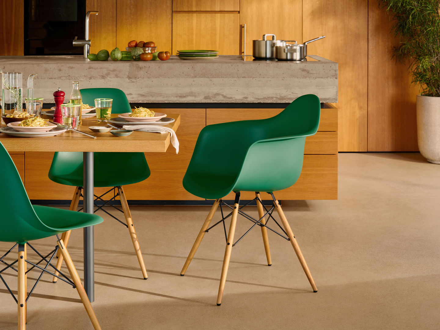 Eames Plastic Arm Chair DAW Chaise Vitra
