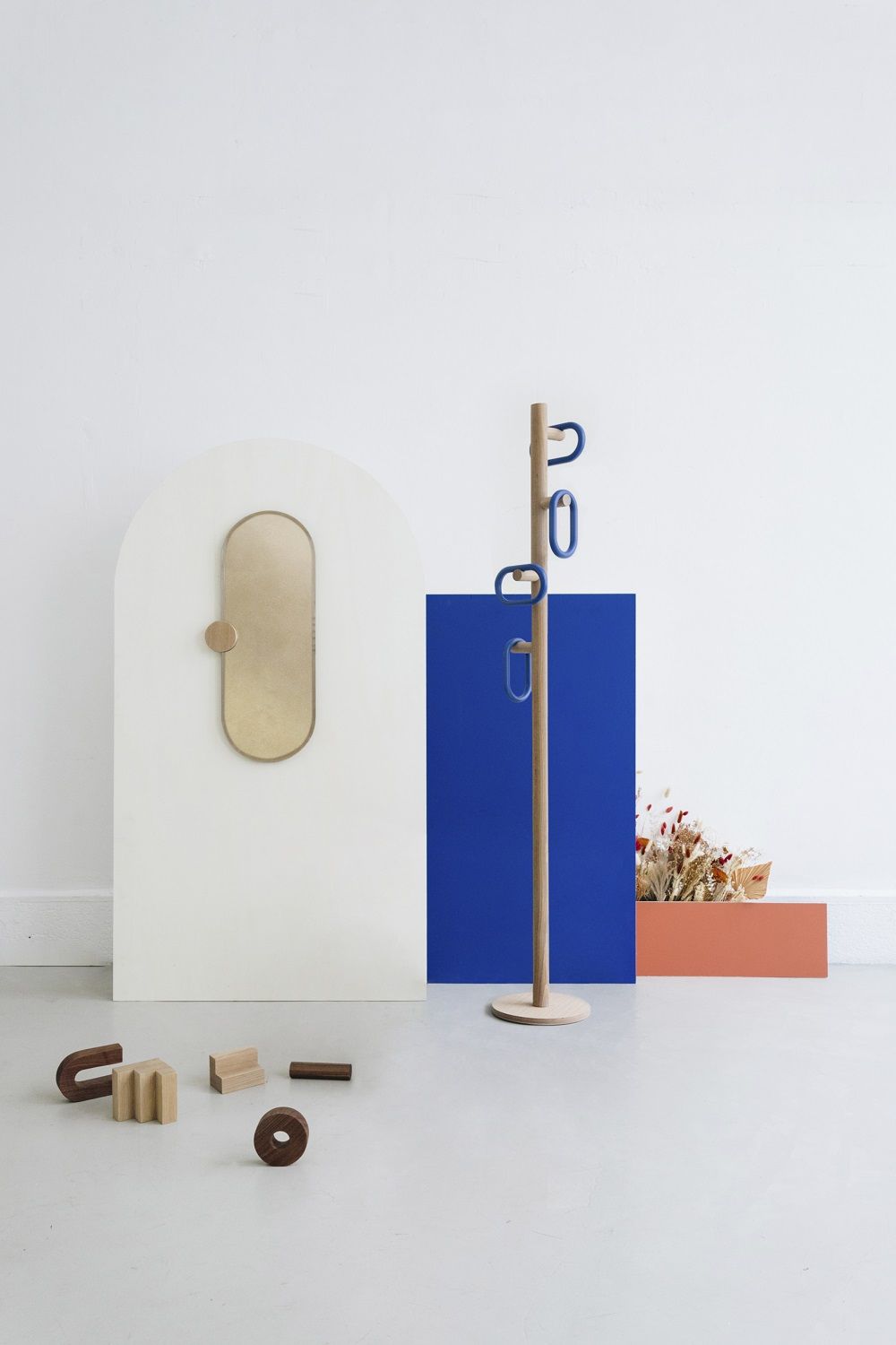 Fernand Coat Stand Porte-manteau Hartô Chêne / Noir