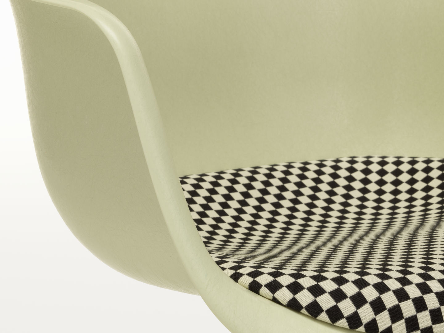 Eames Plastic Arm Chair DAL avec coussin d'assise Vitra